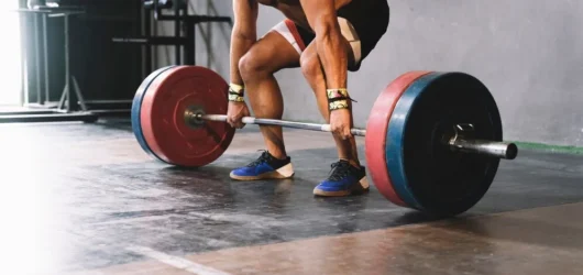 Entrenamiento de fuerza para principiantes 2026: guía completa con rutina paso a paso y beneficios comprobados