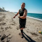 Ejercicio para diabéticos tipo 1: persona entrenando en gimnasio con control de glucosa