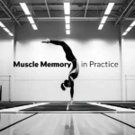 Atleta realizando ejercicios de fuerza para activar la memoria muscular