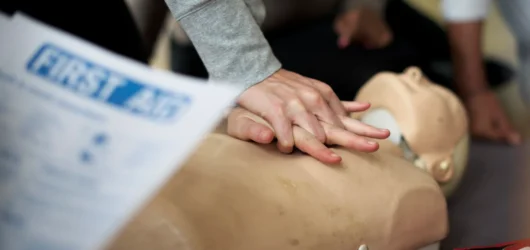 RCP básica para entrenadores y deportistas: aprende a salvar vidas en situaciones de emergencia