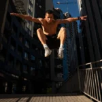 Deportista realizando entrenamiento de potencia explosiva para mejorar fuerza y velocidad