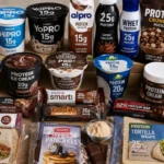Ultraprocesados altos en proteína con barritas, yogures y etiquetas nutricionales